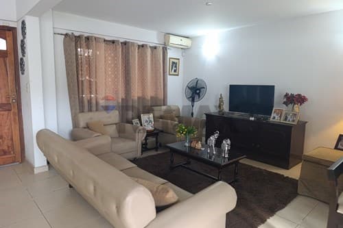 En venta duplex de cuatro dormitorios en Luque, foto 3