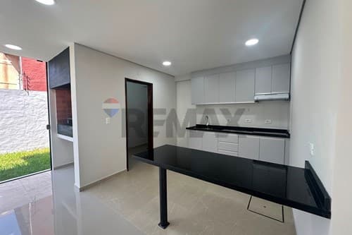 Venta de dúplex en esquina – zona yacht