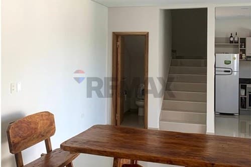 ¡Alquilá casa moderna en Altos, lista para vivir!