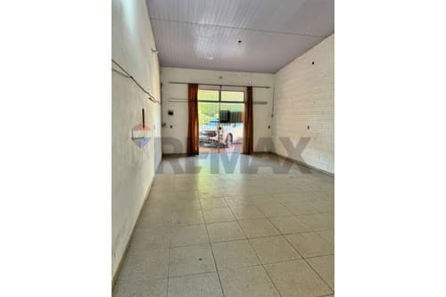 Casa con salón comercial, piscina y quincho — foto 4