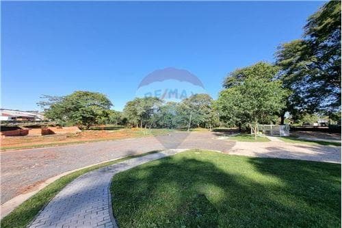 Terrenos disponibles en Barrio Cerrado Floresta