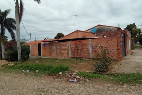 Amplia casa en venta, Loma pyta