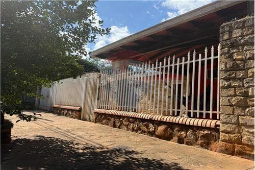 Terreno con casa en venta Luque laurelty — foto 2