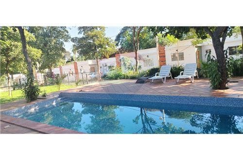 Casa en condominio seguro, isla bogado Luque