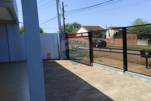 Hermosa residencia a estrenar en Encarnación, foto 3