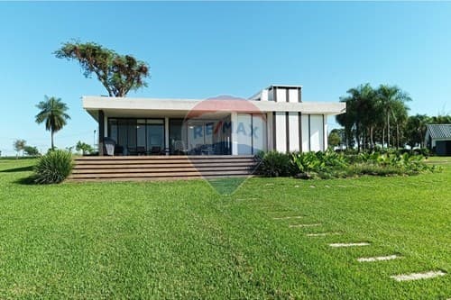 Único y exclusivo, Paraqvaria Aero y Marina Club — foto principal