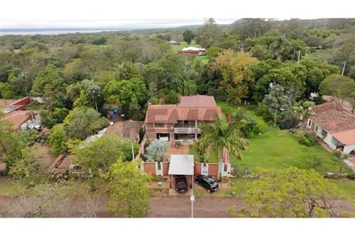 En venta hermosa casa en el corazón de areguá! ✨