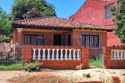 Casa en Fernando de la Mora a precio de terreno!!