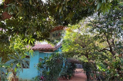Vendo terreno con casa a refaccionar o demoler