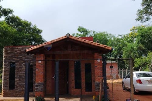 ¡Casa Moderna en Luque: Espacio y Confort Ideal!