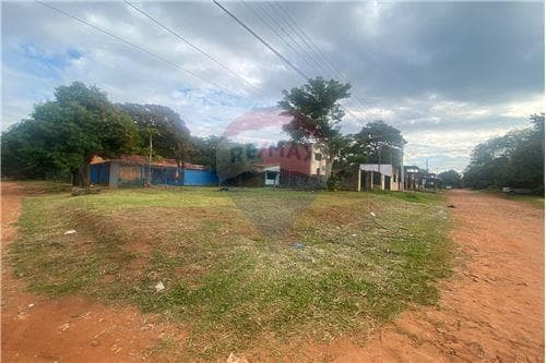 ¡en venta! Amplio terreno con casa en esquina