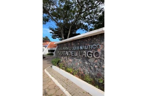 En venta terreno en puerta del lago