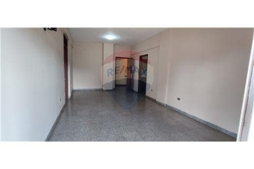 Departamento en VENTA pleno centro Encarnación — foto 5