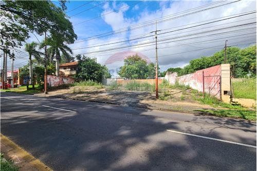 Imponente terreno sobre avda. Mariscal lópez — foto 2