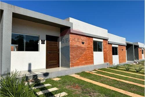 Casa en Barrio Cerrado Arasy Aregua