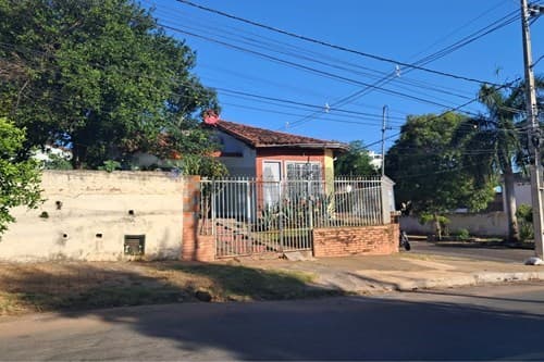 Propiedad en esquina en venta en Bio Obrero — foto principal