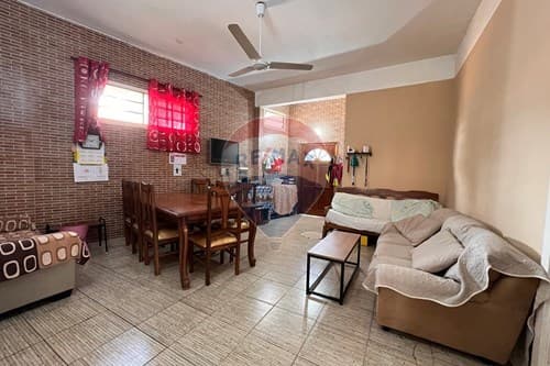 Casa en esquina de 3 pisos en Mariano R.A — foto 2