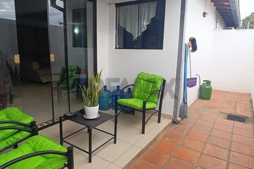 En venta duplex de cuatro dormitorios en Luque, foto 5