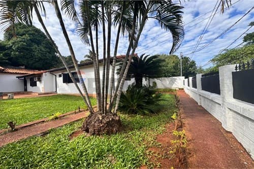 de propiedad en Barrio Laurelty Luque, foto 5