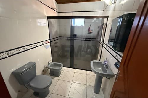 Residencia Moderna y Local Comercial en Venta, foto 2