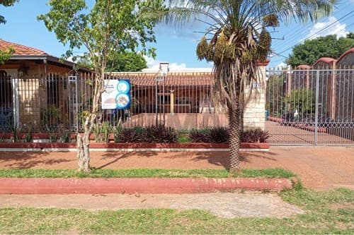 una hermosa y amplia casa en Laurelty Luque — foto 3