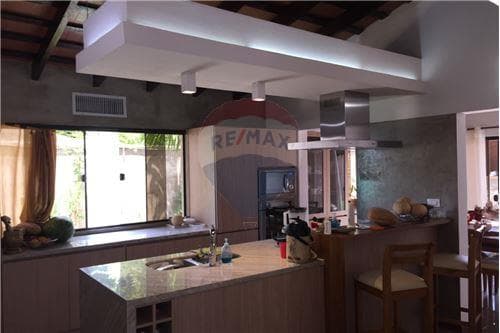 Vendo casa semi amoblada c/ piscina en San Lorenzo