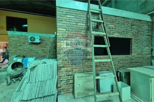 Oficinas con depósito en Luque zona centro — foto 2