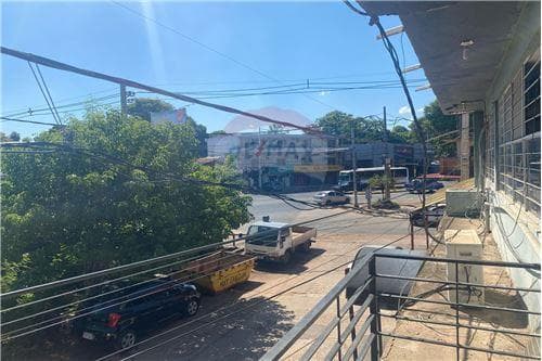 Salon comercial sobre la avda fernando — foto 3