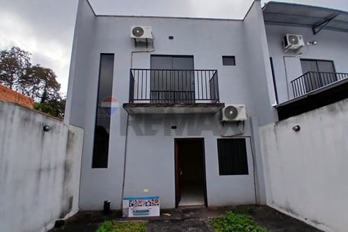 Amplio dúplex en alquiler en Villa Elisa