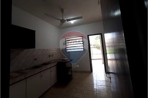 Edificio 4 pisos en Villa Elisa, zona comercial — foto 3