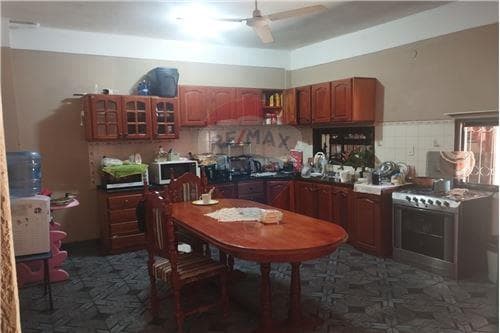 Venta de Residencia con local Comercial