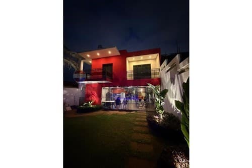 Moderna casa en Villa Morra