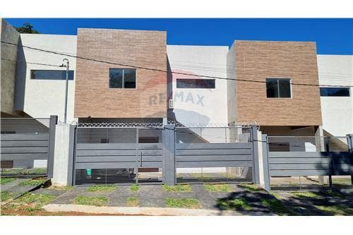 Duplex de 3 dormitorios en zona del yacht, lambare