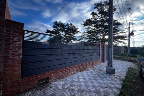 En venta terreno con Muralla - Ñemby