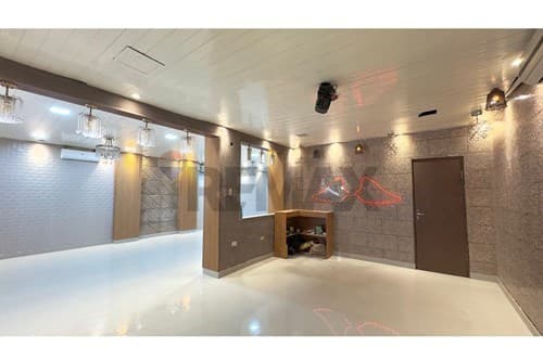 amplia casa comercial de 3 pisos en Limpio — foto 2