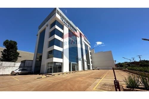Oficina corporativa en edificio kmf