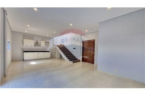 Duplex de 3 dormitorios en zona del yacht, lambare — foto 3