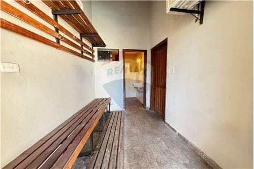 Amplia casa con piscina en lambare — foto 5