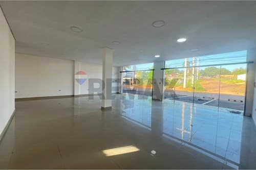 Amplio local comercial en Villa Elisa — foto 5