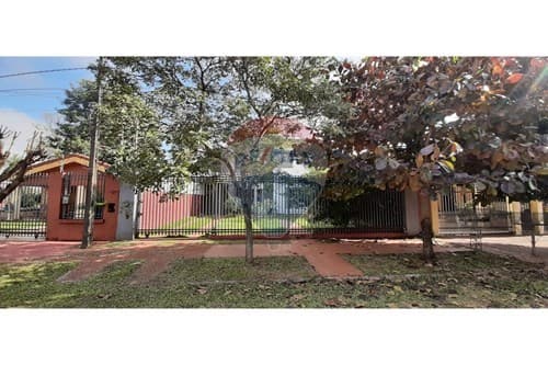 Amplia Vivienda en Venta en Encarnación — foto 2