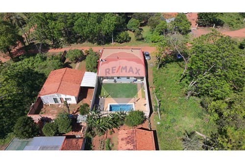Casa en Alquiler en Areguá con Piscina