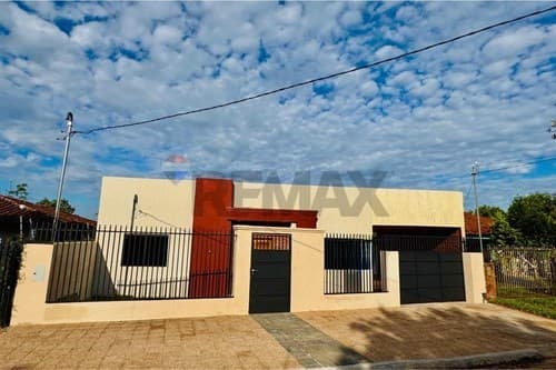 Casa con piscina a estrenar , excelente ubicación — foto 1