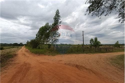 Vendo 5 ha en caaguazu a orillas del rio tebycuary