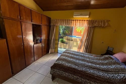 Residencia Moderna y Local Comercial en Venta, foto 3