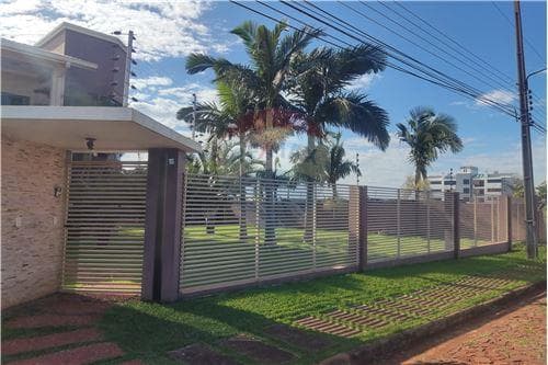 "Casa Moderna en Santa Rita, Lujo y Comodidad"