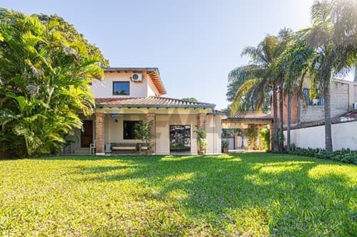 Casa con 4 Dormitorios y amplio patio en Lambaré — foto 3