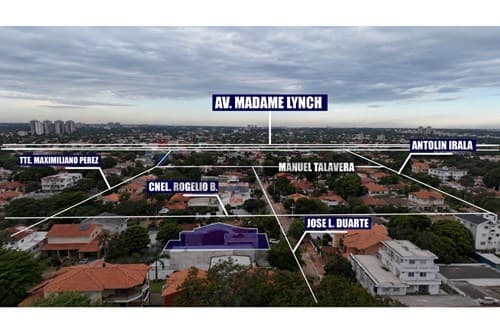 Amplio duplex con tres suites en barrio Herrera