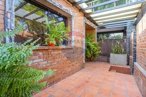 Vendo casa en planta baja zona sajonia