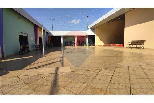 Amplio local comercial en Shopping Multiplaza
