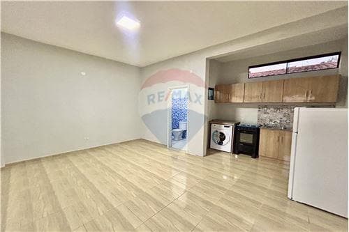 Edificio de departamentos en limpio — foto 2